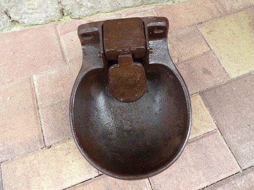 Ancien abreuvoir fonte - ancien,
