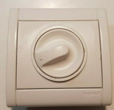 84141 LEGRAND SAGANE MÉCANISME VARIATEUR ROTATIF 500W + enjoliveur opalis blanc