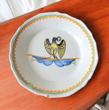 Nevers. Assiette en faïence