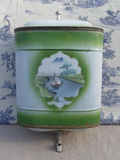 ANCIENNE FONTAINE À EAU