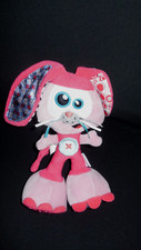 doudou peluche activité à accrocher lapin rouge rose BABYMOOV 21cm
