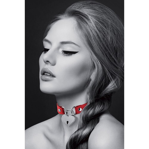 Collier fetish rouge avec