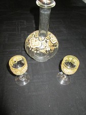 petite carafe en verre émaillé avec 2 petits verres