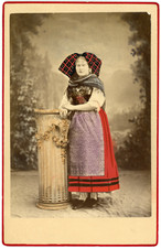 Alsacienne en coiffe  Vintage albumen print. Tirage albuminé aquarellé  