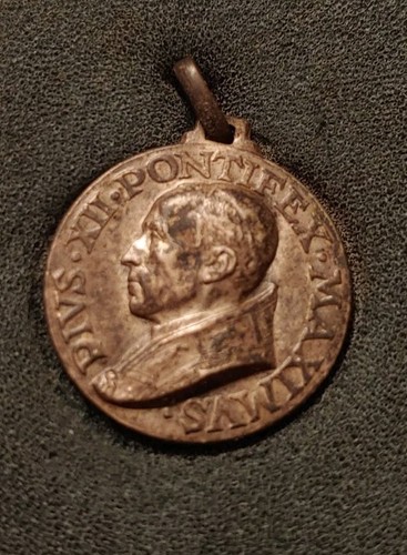 Rare 1939 vatican city pendant - rare,