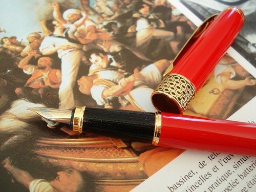 Stylo plume laqué rouge très