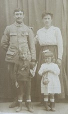 PHOTO POILU ENFANT TENUE SOLDAT FAMILLE 1914 1915 FRANÇAIS 14 18 WWI WW1