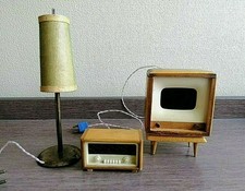 Meuble de maison de poupée vintage miniatures TV stéréo et lampe jouets en...