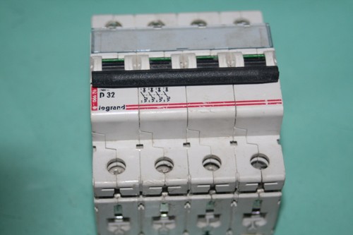 Disjoncteur 400v d32 - ,