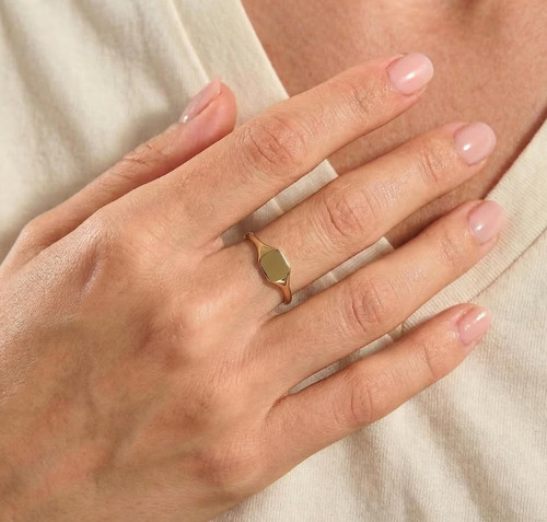 Bague chevalière délicate