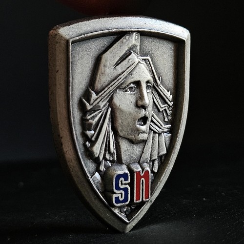 Insigne pucelle militaire