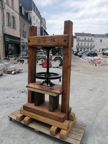 Presse relieur à - relieur,