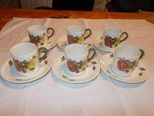 6 TASSES ET SOUS TASSES A