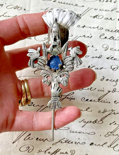 Broche pique chapeau - chapeau, art