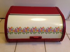 superbe Huche à pain rouge à décor de  fleurs  cuisine vintage an  70 rétro pop 