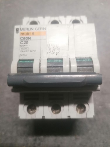 Disjoncteur triphase 16a - triphase,