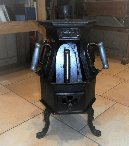 Ancien fourneau chauffe fer - *,