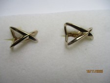 PIERRE LANG BOUCLES D OREILLE CLOUS  METAL DORE  BIJOU FANTAISIE