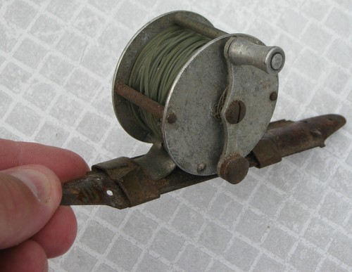 Ancien moulinet aluminium - en,