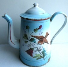 cafetière Art Nouveau, tôle émaillée bleu et blanc, Oiseau en vol et fleurs