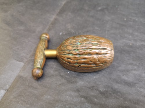 Casse noix visse bronze - a,