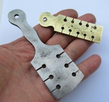 RARE ANCIEN  LOT DE 2  AVOYEUSE LAITON ET FER POUR SCIE  ART POPULAIRE XIX