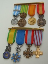 ensemble de 8 médailles militaires miniatures