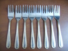 Lot de 8 fourchettes à dessert en inox à contour perlé doré longueur 14 cm - TBE