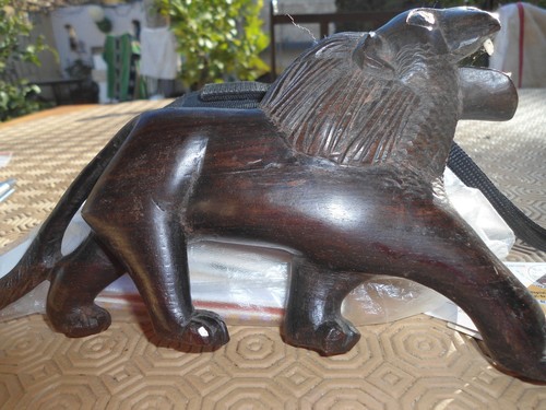 Statue lion taillé dans - taillé, la