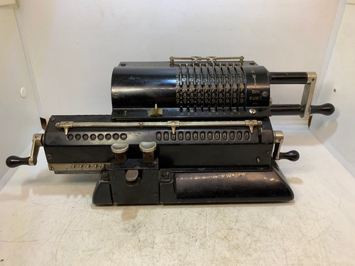 Ancienne machine calculer - ancienne, a