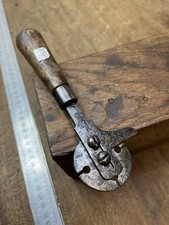baille-voie tourne à gauche