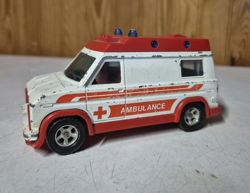 Majorette ambulance blanche - , et