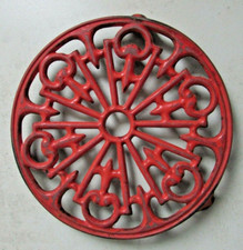 Dessous de plat rond en métal rouge FB Diamètre 19,5 cm Poids 620 grs