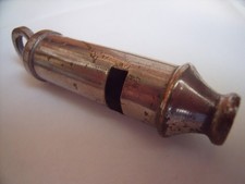 ANCIEN SIFFLET DE POILU -