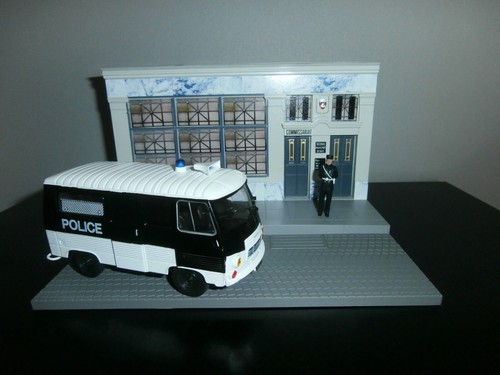 Diorama peugeot police qui - j7,