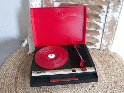 Tourne disque vintage stéréo