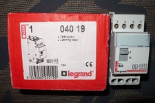 TELERUPTEUR 220V LEGRAND 04019