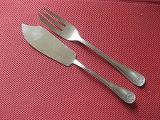 ++"530.21"  2 COUVERTS DE SERVICE A GATEAU EN METAL ARGENTE ORFEVRE "N.C."