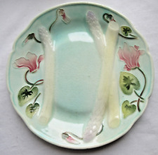 Assiette à asperges en barbotine de St Clément: Asperges et Cyclamen