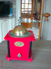 ANCIEN  ET SUPERBE MOULIN A CAFE PEUGEOT EN HETRE LAQUES ROUGE.