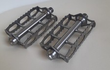 Ancienne paire pédales scies  en acier - vélo vintage old bicycle