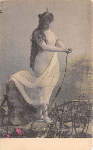 Cpa femme diane chasseresse - nu,