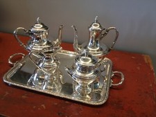 SERVICE À CAFE ET À THÉ COMPLET EN MÉTAL ARGENTÉ TRÈS BON ÉTAT