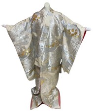 Kimono japonais Uchikake beige motif paysage broderie argent occasion