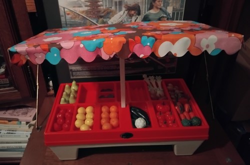 Marchande vintage avec petits - marchande,