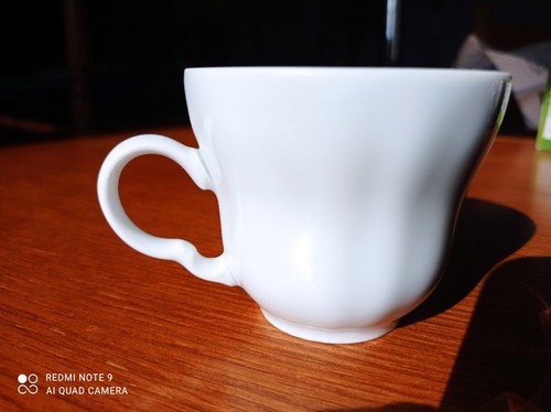 Six tasses porcelaine - six,