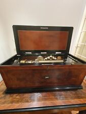 Boite à musique avec marqueterie et sa table, 3 cylindres 24 airs, très bon état
