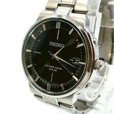Montre SEIKO Solar Radio Wave Titanium cadran argenté noir date classique