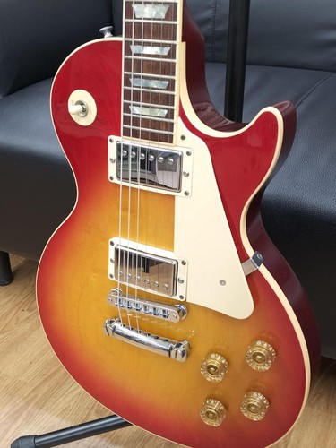 Guitare électrique - (gibson),