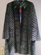 MANTEAU TORRENTE COUTURE T38 FAUSSE FOURRURE TRÈS CHIC TROIS QUART